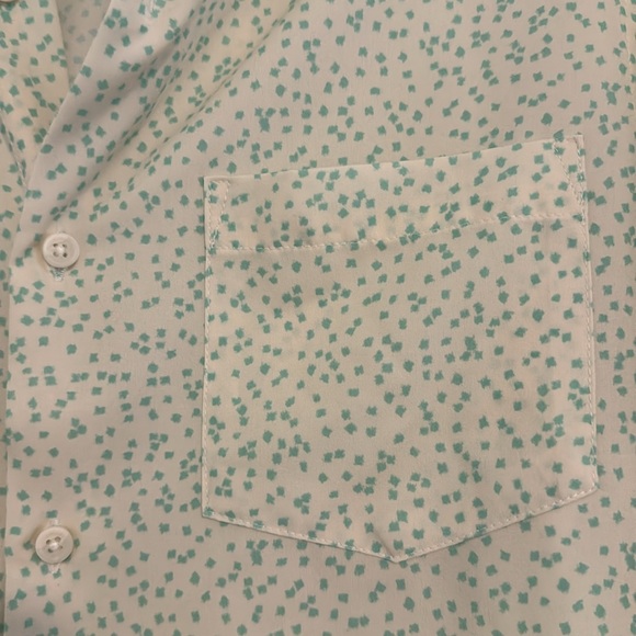 Button down - Picture 3 of 4